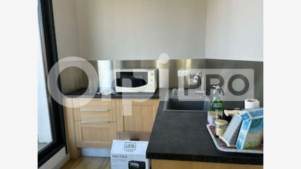 Très beau bureau 128m² R+1 à louer à Limas