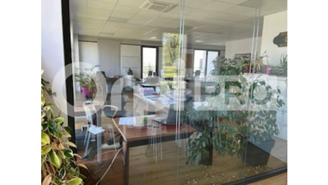 Bureau à louer à Limas
