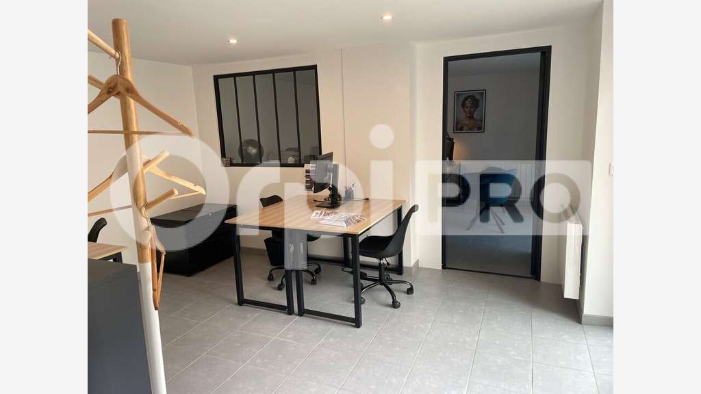 Bureau refait à neuf à louer à Villefranche/Saône