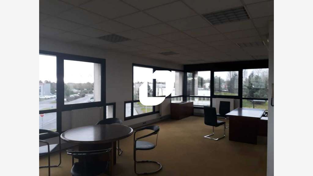 A louer Bureaux 65m² Villejust