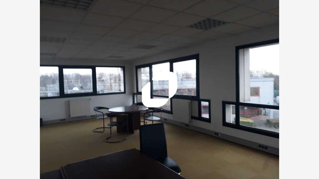 A louer Bureaux 65m² Villejust