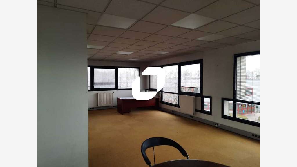 A louer Bureaux 65m² Villejust