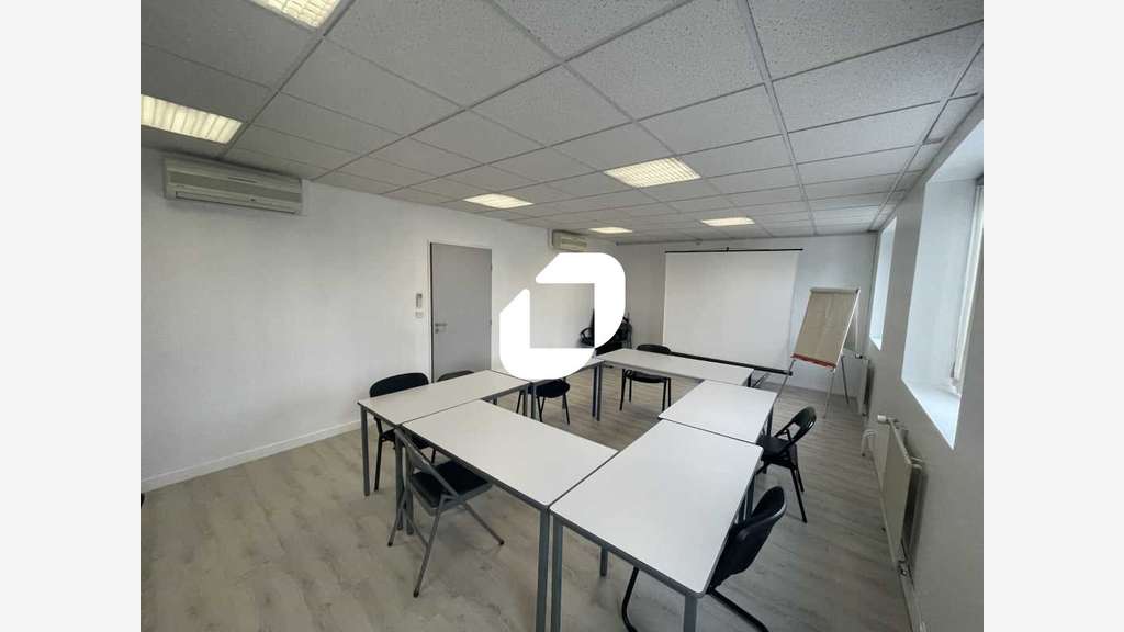 A louer Bureaux 120m² Villejust