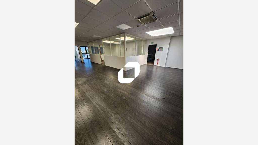 A louer Bureaux 1150m² Villemomble