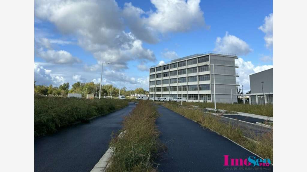Bureaux de 410m² à louer à Villenave d'Ornon