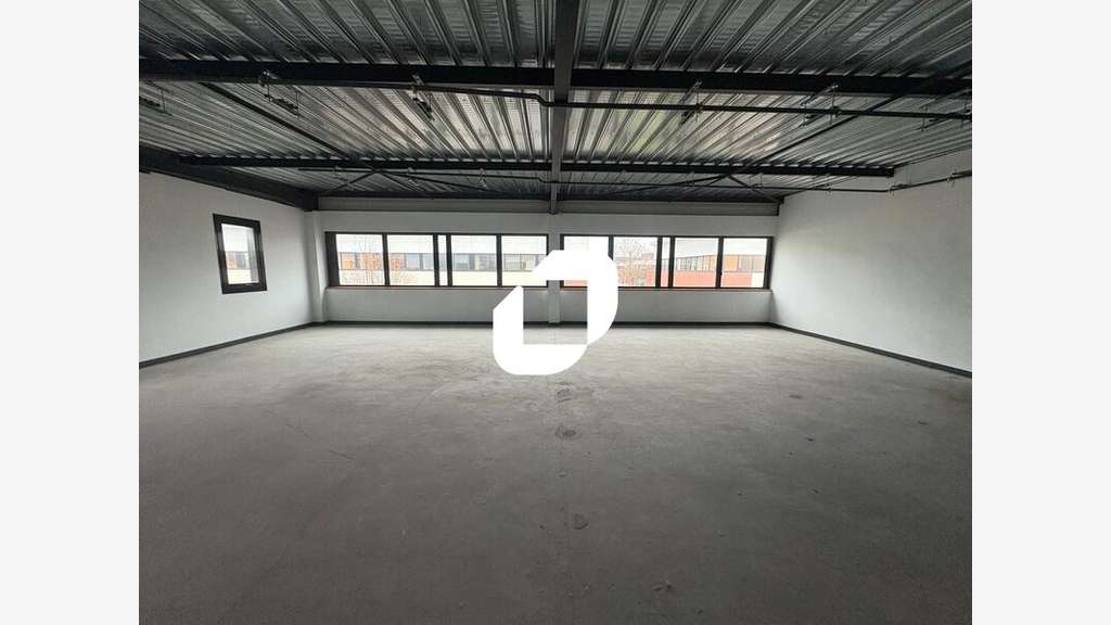 A louer Bureaux 680m² Villeneuve la garenne
