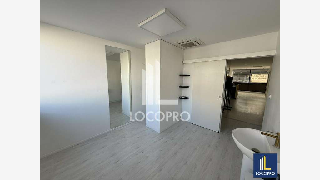 Location bureau 83m² R+1 à Villeneuve-Loubet