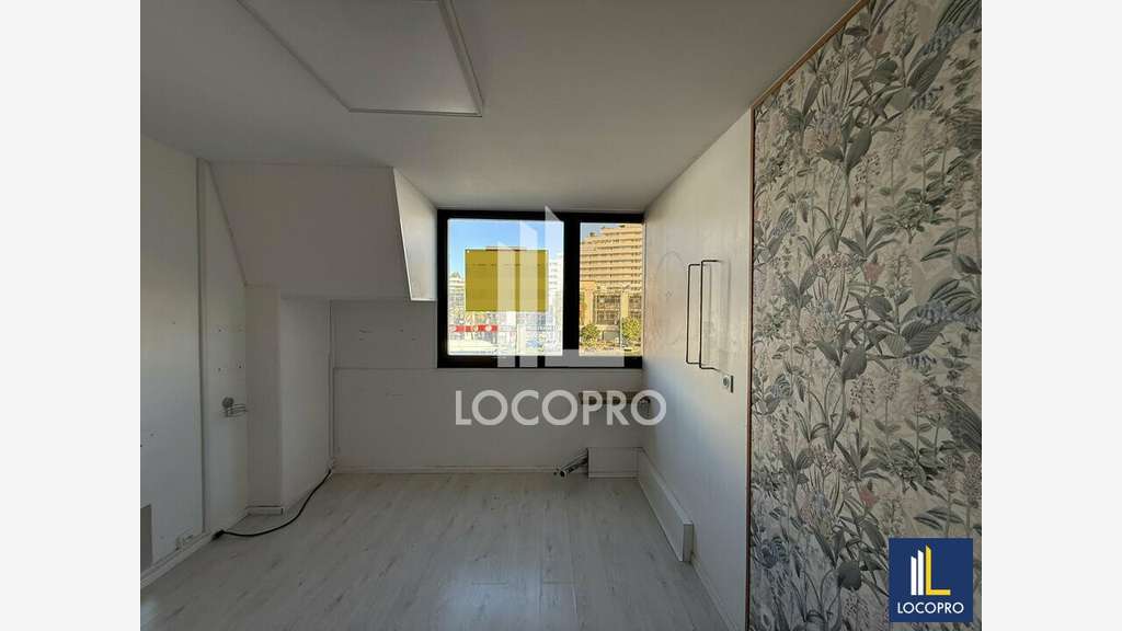 Location bureau 83m² R+1 à Villeneuve-Loubet