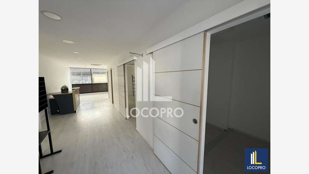 Location bureau 83m² R+1 à Villeneuve-Loubet