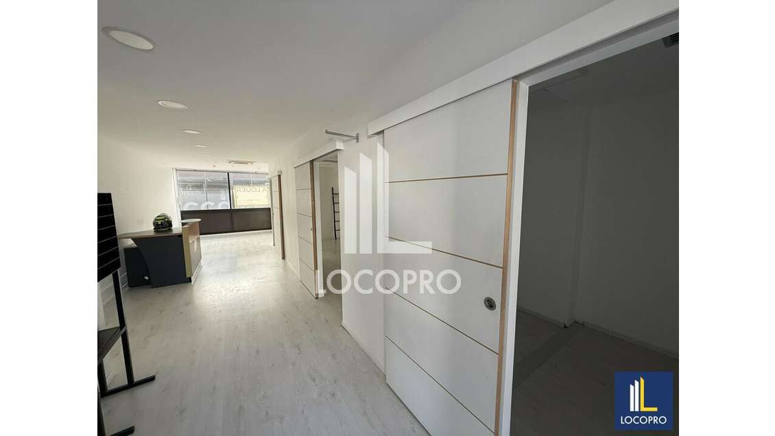 Location bureau 83m² R+1 à Villeneuve-Loubet