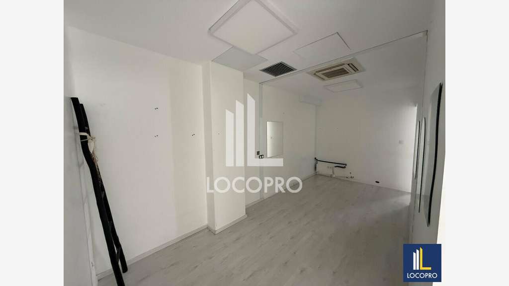 Location bureau 83m² R+1 à Villeneuve-Loubet