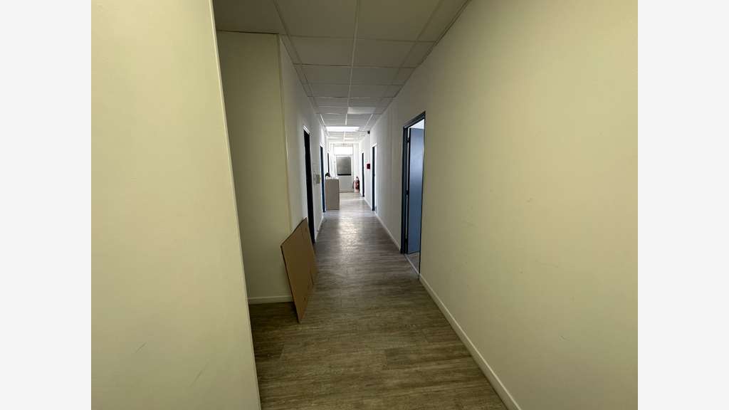 A louer bureaux de 207m² rn7 Villeneuve Loubet