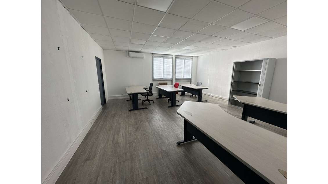 A louer bureaux de 207m² rn7 Villeneuve Loubet