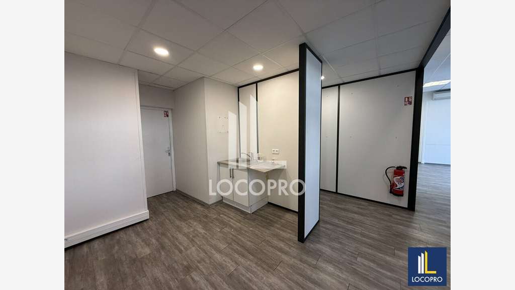 A louer bureaux 178m² RDC à Villeneuve-Loubet RN7