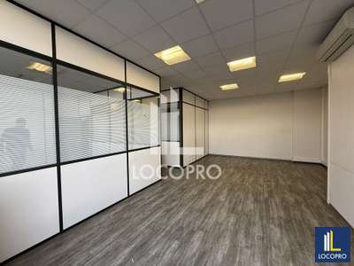 A louer bureaux 178m² RDC à Villeneuve-Loubet RN7 