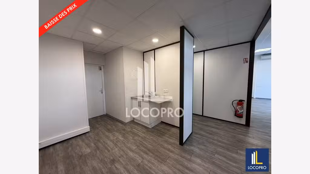 A louer bureaux 178m² RDC à Villeneuve-Loubet RN7 