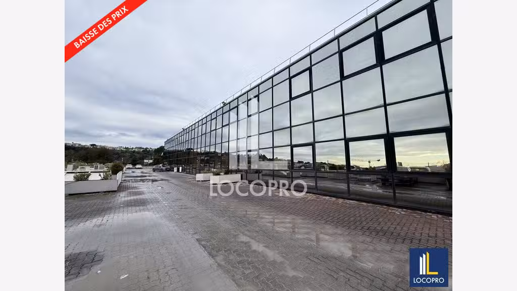 A louer bureaux 178m² RDC à Villeneuve-Loubet RN7 