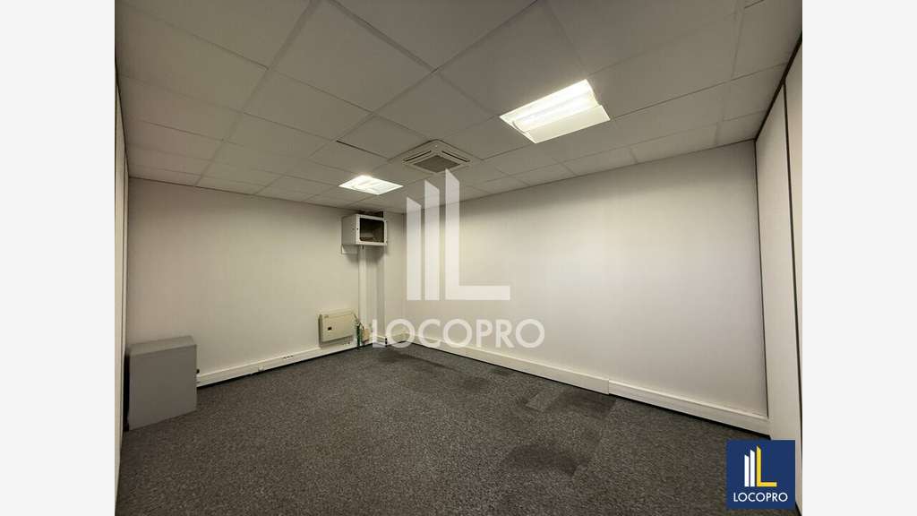 A louer bureaux 178m² RDC à Villeneuve-Loubet RN7