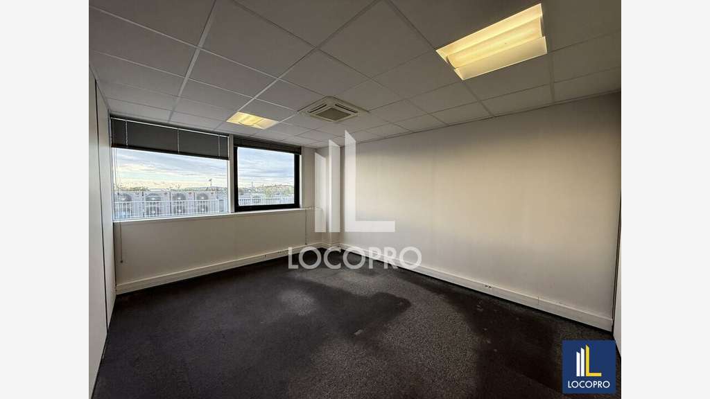 A louer bureaux 178m² RDC à Villeneuve-Loubet RN7
