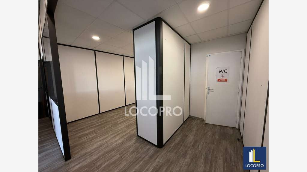 A louer bureaux 178m² RDC à Villeneuve-Loubet RN7