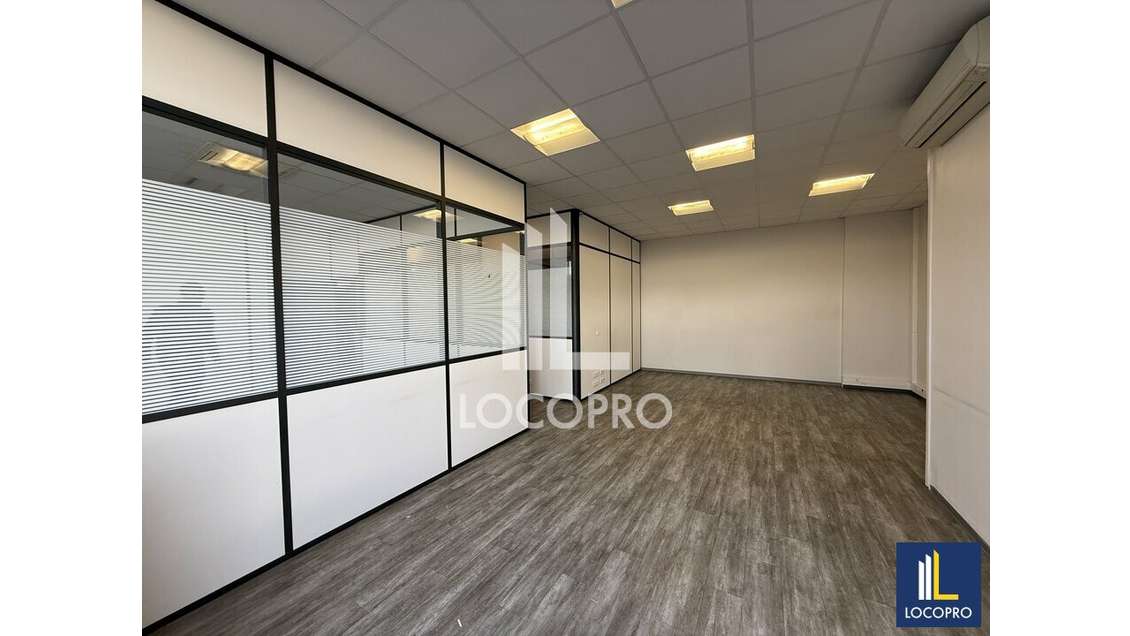 A louer bureaux 178m² RDC à Villeneuve-Loubet RN7 