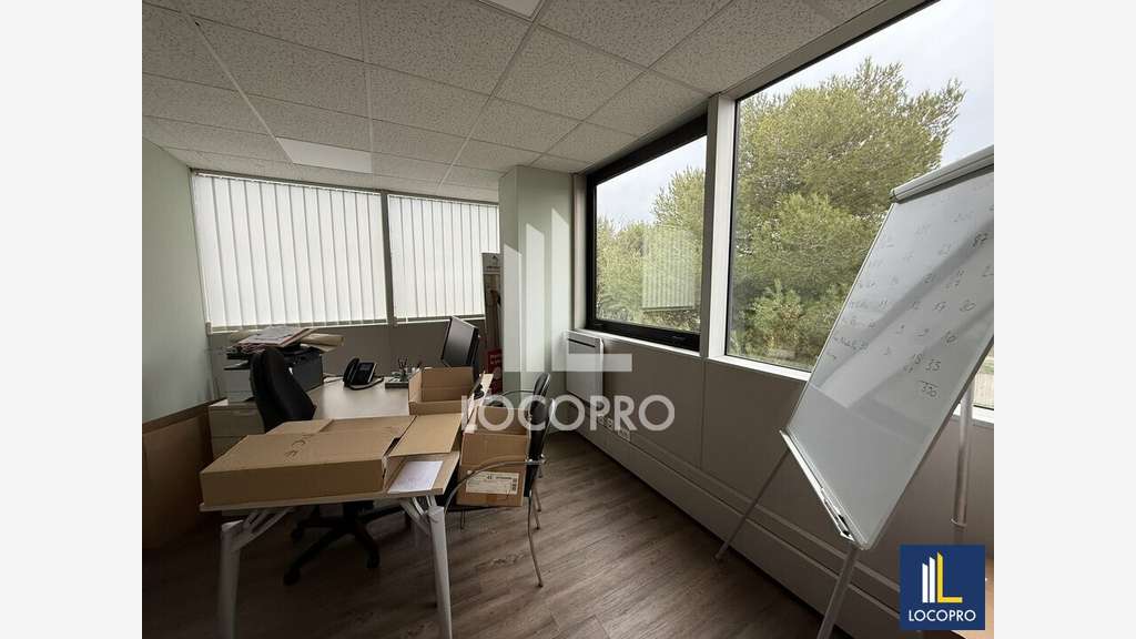 A louer bureaux 117m² R+1 Villeneuve-Loubet RN7