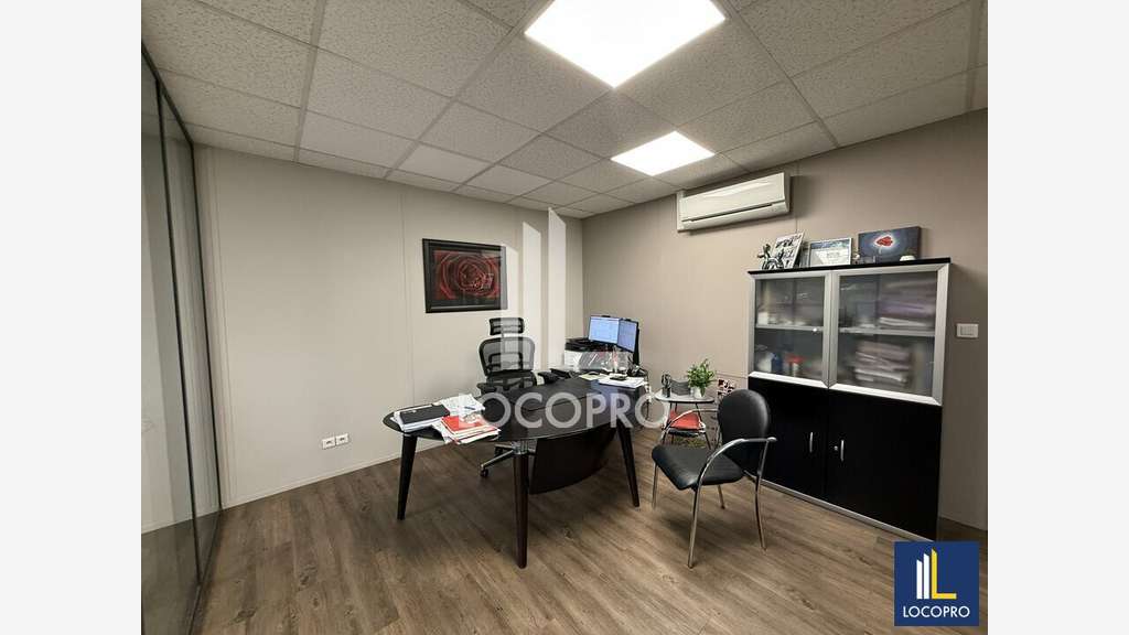 A louer bureaux 117m² R+1 Villeneuve-Loubet RN7