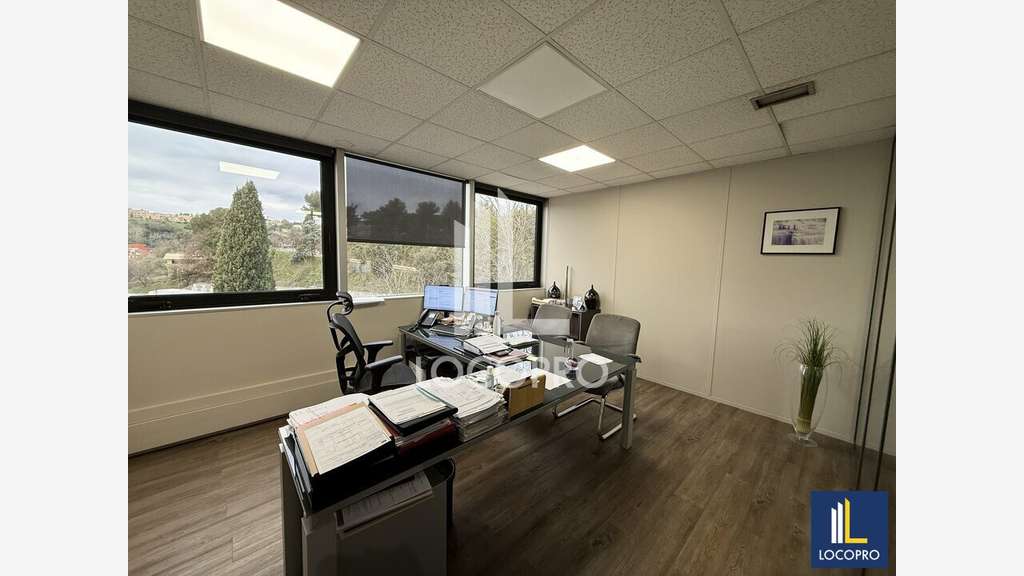 A louer bureaux 117m² R+1 Villeneuve-Loubet RN7