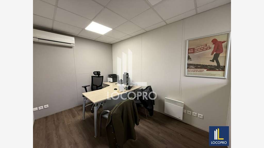 A louer bureaux 117m² R+1 Villeneuve-Loubet RN7