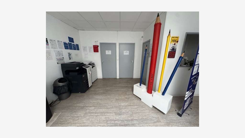 Loue bureaux 340m² centre de formation Villeneuve