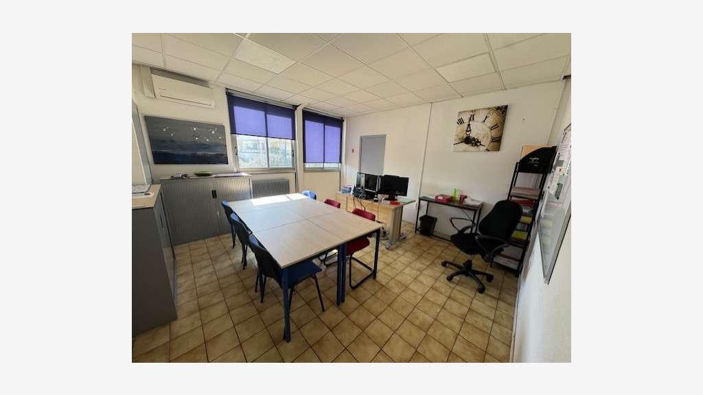 Loue bureaux 340m² centre de formation Villeneuve