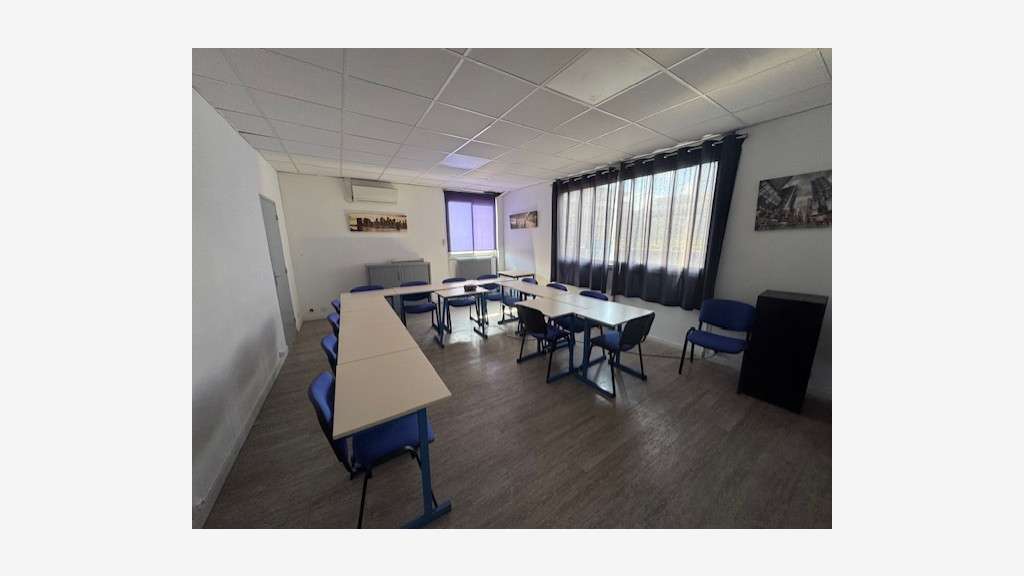 Loue bureaux 340m² centre de formation Villeneuve