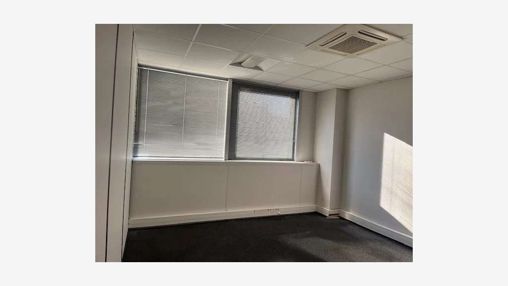 A louer bureaux 178m² pkg coll. Villeneuve-Loubet
