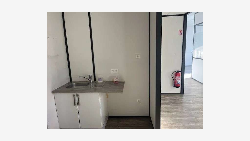 A louer bureaux 178m² pkg coll. Villeneuve-Loubet