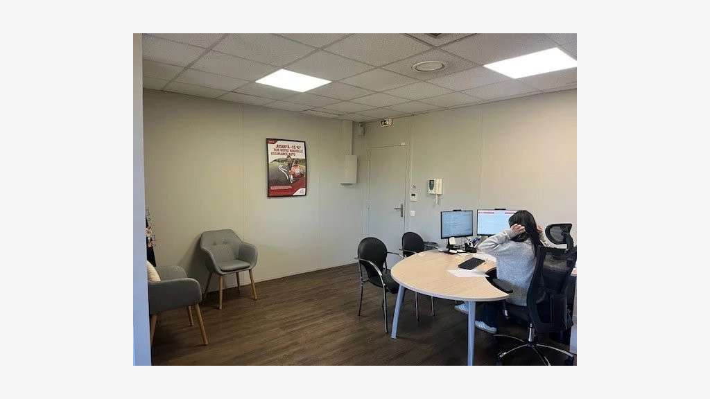 A louer bureaux 117m² pkg coll. Villeneuve-Loubet