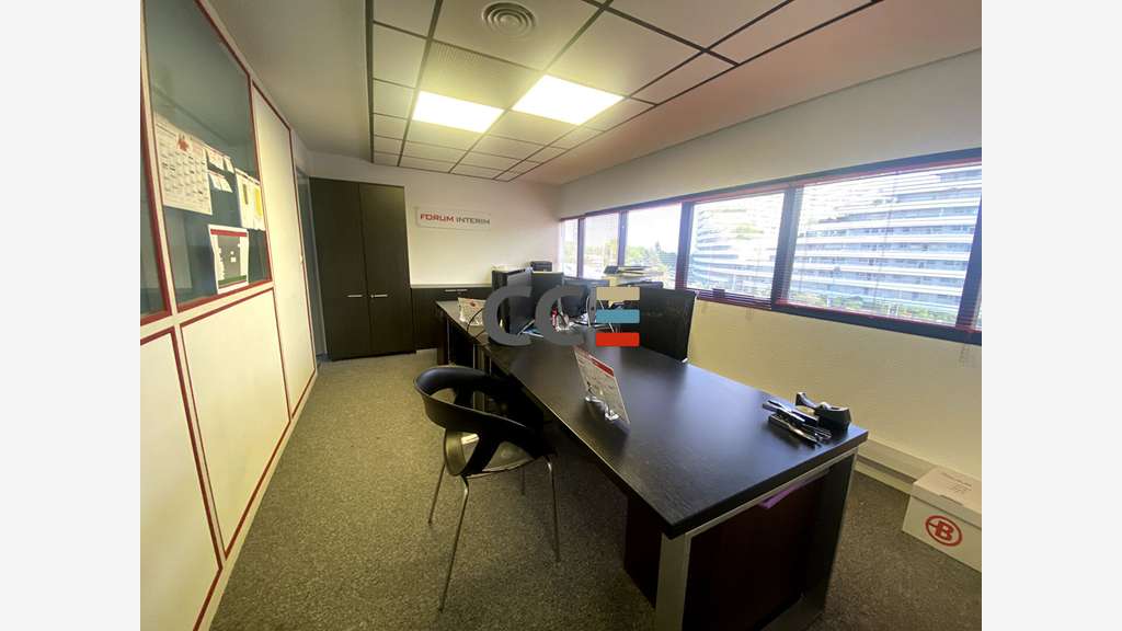 Location bureaux 112m² R+2 à Villeneuve-Loubet