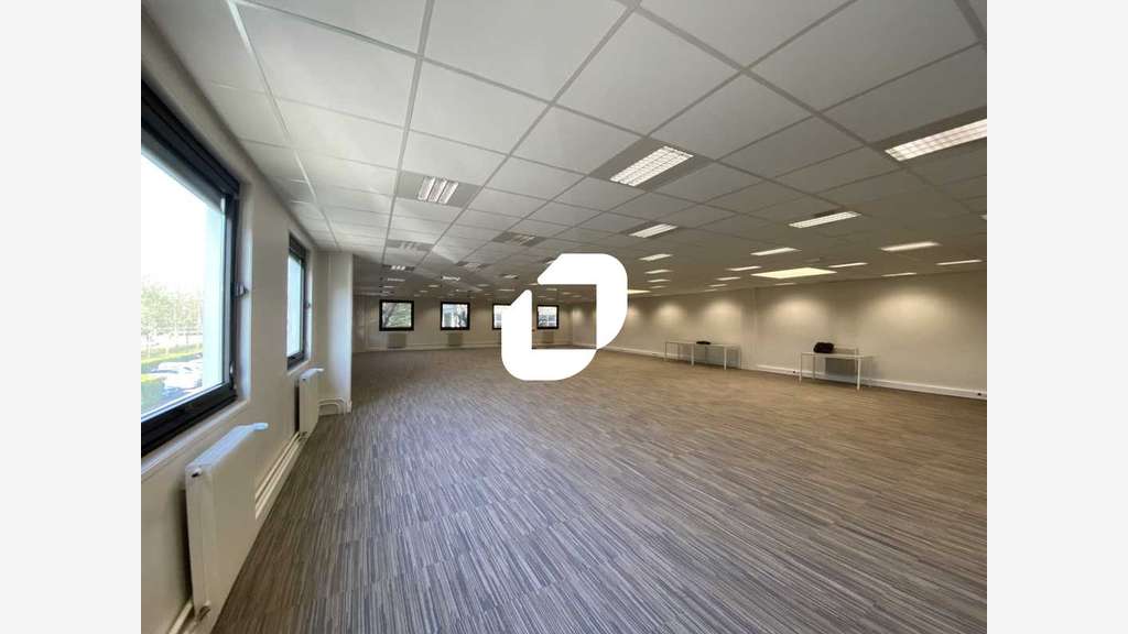 A louer Bureaux 220m² Villepinte