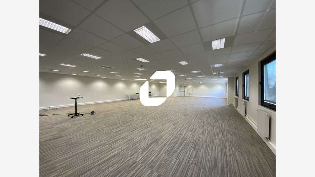 A louer Bureaux 220m² Villepinte