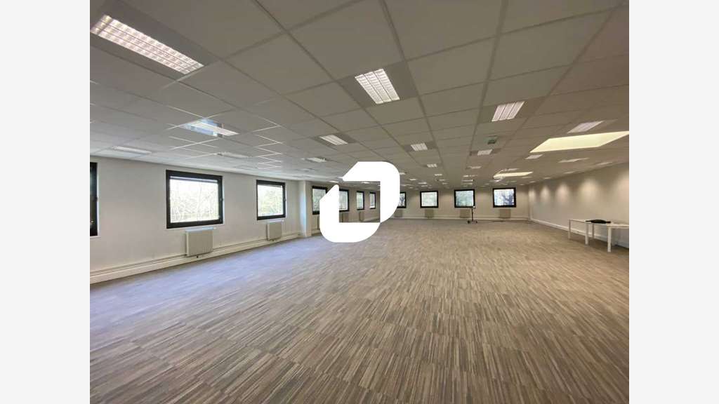 A louer Bureaux 220m² Villepinte