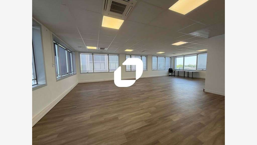 A louer Bureaux 135m² Villepinte