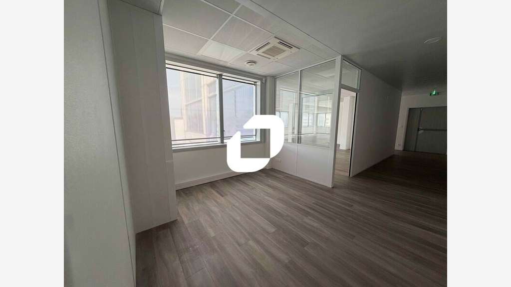 A louer Bureaux 135m² Villepinte