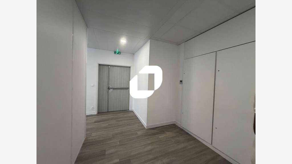A louer Bureaux 135m² Villepinte