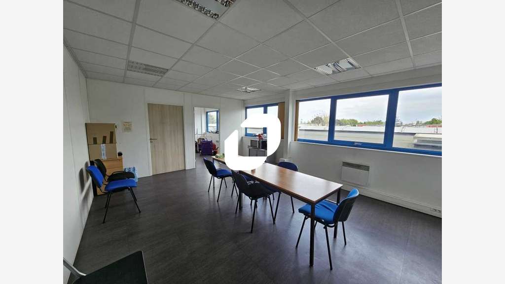 A louer Bureaux 264m² Villepinte
