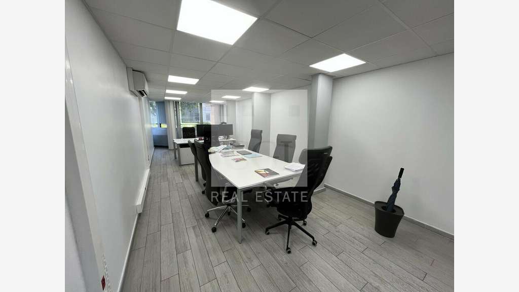 Bureaux 220m² RDC à Villeurbanne Gratte-Ciel