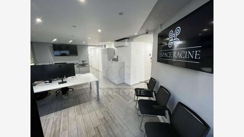 Bureaux 220m² RDC à Villeurbanne Gratte-Ciel