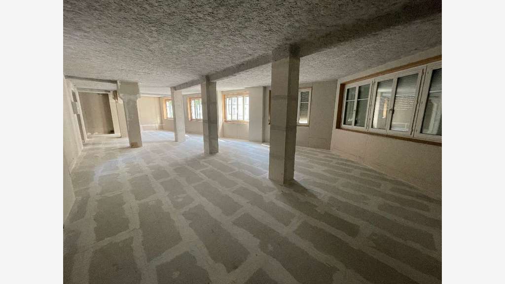 Bureaux 137m² en étage à louer à Villeurbanne