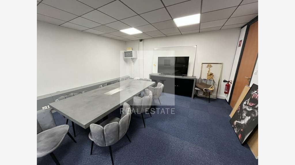 Bureaux 120m² R+2 à louer à Villeurbanne 