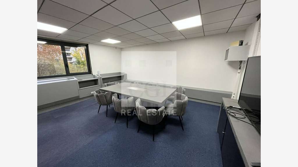 Bureaux 120m² R+2 à louer à Villeurbanne 