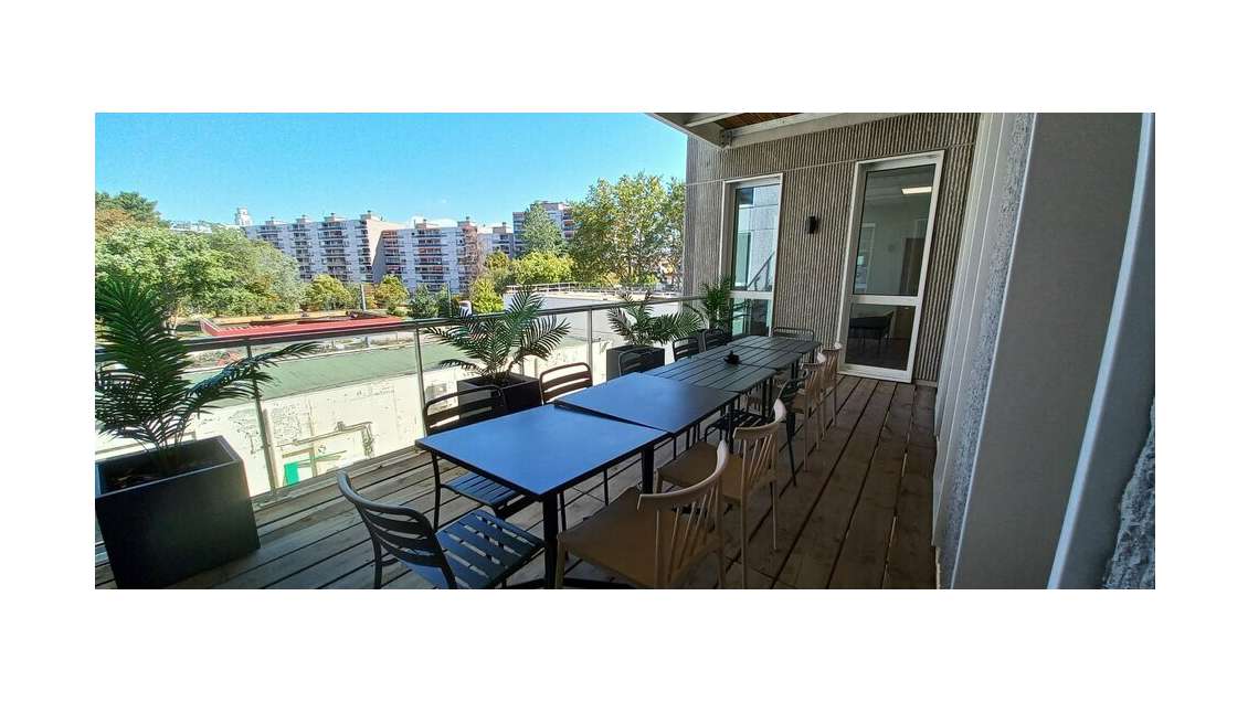 13 postes de bureaux à louer à Villeurbanne Totem