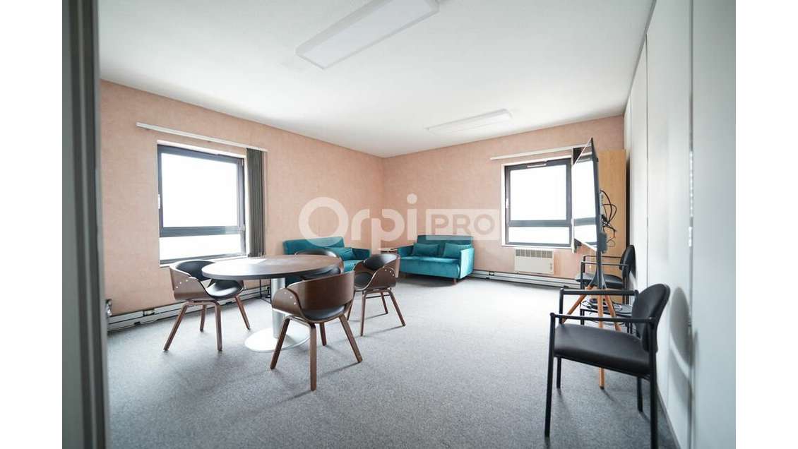 A louer bureaux de 190m² divisibles à Villeurbanne